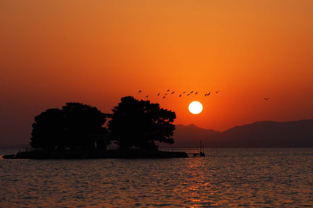 photo,material,free,landscape,picture,stock photo,Creative Commons,The setting sun of Lake Shinji-ko, The sun, The surface of the water, Bride Island, 100 selections of Japanese setting sun