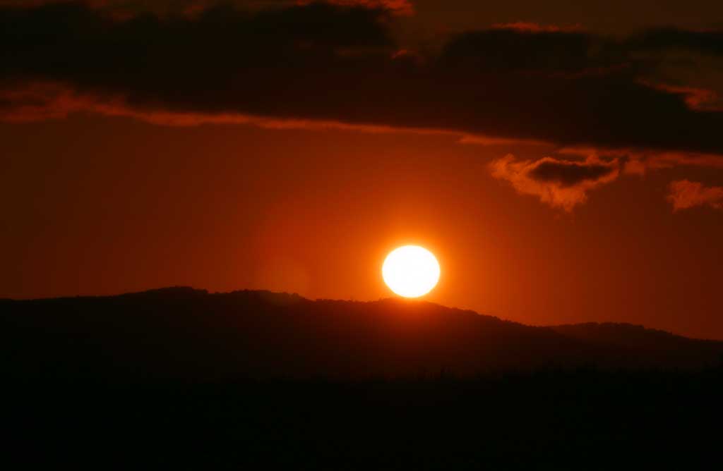 Foto, materiell, befreit, Landschaft, Bild, hat Foto auf Lager,Das Setzen von Sonne auf einen ridgeline, Berg, Sonne, das Setzen von Sonne, Abenddmmerung