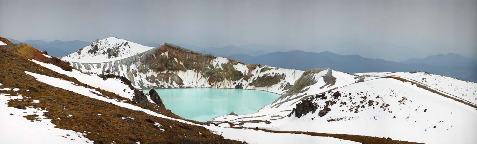 photo,material,free,landscape,picture,stock photo,Creative Commons,Kusatsu Mt. Shirane kettle, volcano, blue sky, Snow, Bave rock