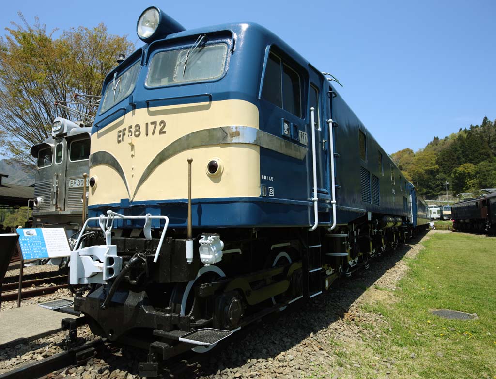 photo,material,free,landscape,picture,stock photo,Creative Commons,Railroad galvanism locomotive EF58, railroad, Blue, connector, traveler