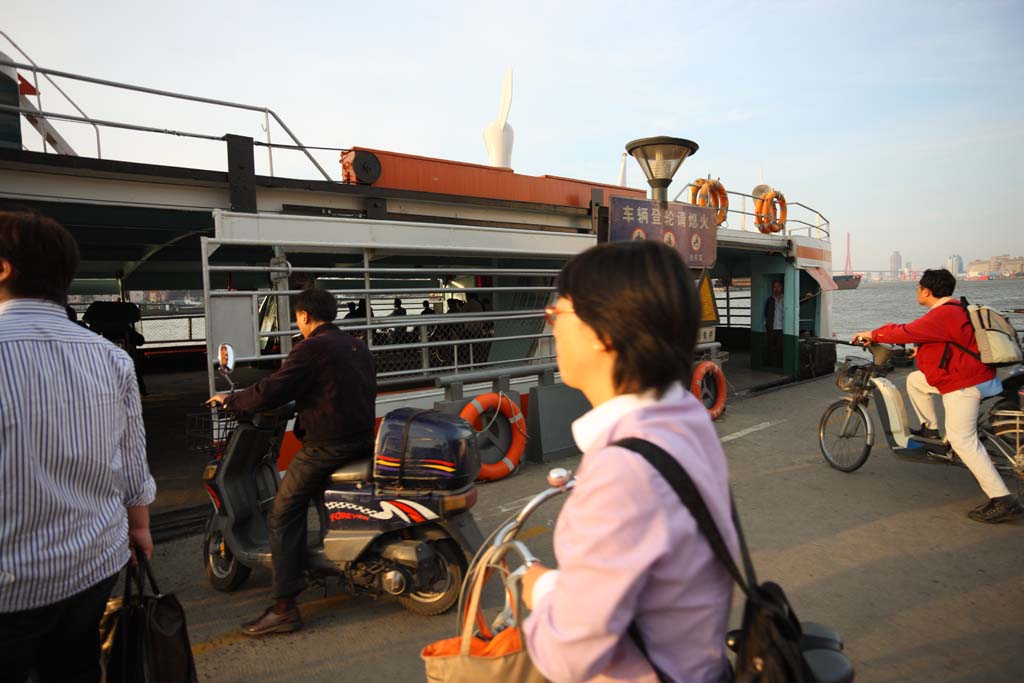 Foto, materieel, vrij, landschap, schilderstuk, bevoorraden foto,Een overzetboot van Huangpu Jiang, Schip, Overzetboot, Motorfiets, Openbaar vervoer