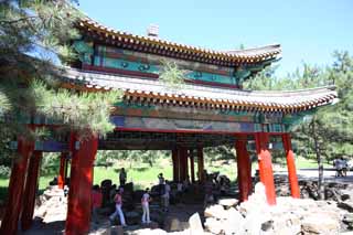 photo,material,free,landscape,picture,stock photo,Creative Commons,Summering mountain cottage tanka feast on the curve of a river bank load incense, rock, An arbor, Rich coloring, Ch'ing