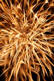 Foto, materiell, befreit, Landschaft, Bild, hat Foto auf Lager,Tama-Fluss Feuerwerk Demonstration, Das Starten von Feuerwerk, natrliche Szene oder Gegenstand, der poetischen Charme der Jahreszeit des Sommers hinzufgt, Signalfeuer, Helligkeit