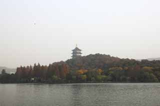 photo,material,free,landscape,picture,stock photo,Creative Commons,Xi-hu lake, ship, Saiko, thunder peak tower, Colored leaves