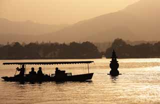 photo, la matire, libre, amnage, dcrivez, photo de la rserve,Trois mirroring de piscines la lune, bateau, Saiko, surface d'un lac, lanterne de jardin