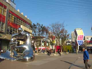 photo,material,free,landscape,picture,stock photo,Creative Commons,A shopping center, An art object, blue sky, shopper, bench