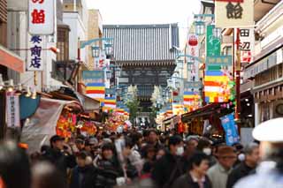 photo,material,free,landscape,picture,stock photo,Creative Commons,Kawasakidaishi, New Year's visit to a Shinto shrine, worshiper, Shops lining a passageway, approach to a shrine