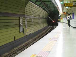 Foto, materiell, befreit, Landschaft, Bild, hat Foto auf Lager,Eine U-Bahn, Eisenbahn, U-Bahn, Plattform, Tunnel