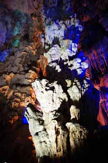 photo,material,free,landscape,picture,stock photo,Creative Commons,Halong Bay Tien Kung cave, , , , 