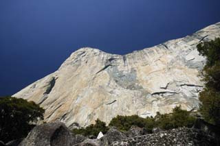 Foto, materiell, befreit, Landschaft, Bild, hat Foto auf Lager,Es schaut aufwrts El Capitan an. , Klippe, felsiger Berg, Stein, Granit