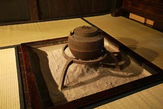 photo,material,free,landscape,picture,stock photo,Creative Commons,Iron kettle of hearth, Japanese-style room, iron kettle, Ash, 