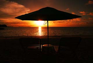 photo,material,free,landscape,picture,stock photo,Creative Commons,A private beach of the setting sun, beach umbrella, sandy beach, The setting sun, silhouette