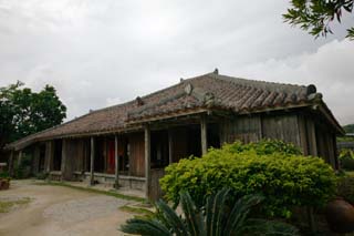 Foto, materiell, befreit, Landschaft, Bild, hat Foto auf Lager,Traditionelles Okinawa-Haus, Dach, Ishigaki, Pfeiler, Mauer