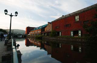 Foto, materiell, befreit, Landschaft, Bild, hat Foto auf Lager,Otaru-Kanal Abendlandschaft, Kanal, Straenlaterne, Die Oberflche des Wassers, Backsteinlagerhaus