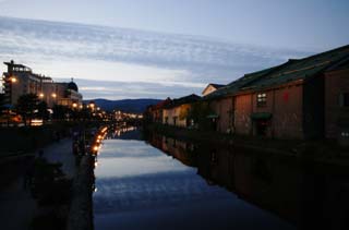 photo,material,free,landscape,picture,stock photo,Creative Commons,Otaru canal evening landscape, canal, streetlight, The surface of the water, brick warehouse