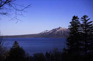 photo,material,free,landscape,picture,stock photo,Creative Commons,Time of Lake Shikotsu-ko, lake, I do it, and it is Lake art, shore, The snowy mountains