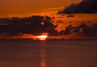 fotografia, materiale, libero il panorama, dipinga, fotografia di scorta,Crepuscolo dell'isola di Ishigaki-jima, nube, Il mare, Il sole, tramonto