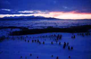 Foto, materiell, befreit, Landschaft, Bild, hat Foto auf Lager,Die Morgenglut von zehn Gewinne-Gebirgszug, schneebedecktes Feld, Berg, Baum, Feld