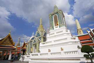 Foto, materieel, vrij, landschap, schilderstuk, bevoorraden foto,Een gouden pagoda van De tempel van de Emerald Buddha, Goud, Boeddha, Tempel van de Smaragd Boeddha, Bezoekende touristenplaats