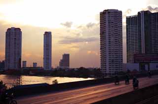 photo,material,free,landscape,picture,stock photo,Creative Commons,Dusk of Chao Phraya , high-rise apartment, building, The sky, The Menam
