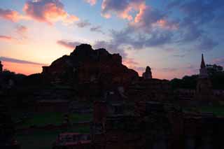 Foto, materiell, befreit, Landschaft, Bild, hat Foto auf Lager,Dmmerung von Wat Phra Mahathat, Das kulturelle Erbe von Welt, Buddhismus, Die Ruinen, Ayutthaya-berreste