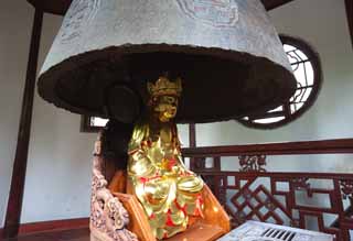 photo,material,free,landscape,picture,stock photo,Creative Commons,A Buddhist image of the striking a bell motion of the mountain in winter temple, Buddhist image, Gold, Gold, Buddhism