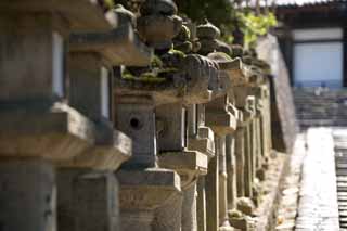 photo,material,free,landscape,picture,stock photo,Creative Commons,The row of stone lantern baskets, Illumination, stone lantern basket, The shade, Moss