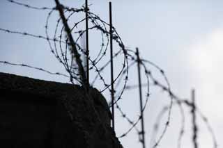photo,material,free,landscape,picture,stock photo,Creative Commons,Refusal, Barbed wire, wall, , 
