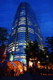 illust, materiell, befreit, Landschaft, Bild, Gemlde, Farbbleistift, Wachsmalstift, Zeichnung,,Die Dmmerung von Roppongi Hills, Im Stadtzentrum, Hochhaus, Hgel gruppieren sich, Festliche Beleuchtung