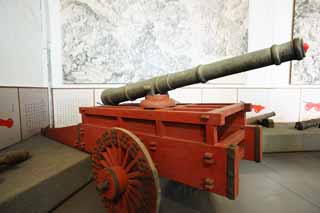 photo,material,free,landscape,picture,stock photo,Creative Commons,The cannon of the old palace, War, Firearms, weapon, An embrasure