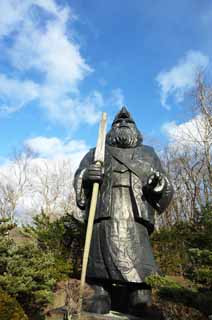 photo,material,free,landscape,picture,stock photo,Creative Commons,The image of Ainu, wooden statue, blue sky, Folk costume, Ainu