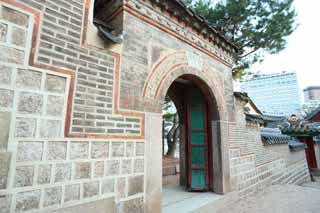 photo,material,free,landscape,picture,stock photo,Creative Commons,The gate of the virtue Kotobuki shrine brick, palace building, brick, bird, Tradition architecture