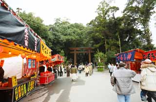 photo,material,free,landscape,picture,stock photo,Creative Commons,A Omiwa shrine approach to a shrine, street stall, New Year's visit to a Shinto shrine, festival, New Year holidays