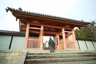 photo,material,free,landscape,picture,stock photo,Creative Commons,Ninna-ji Temple gate built between the main gate and the main house of the palace-styled architecture in the Fujiwara period, I am painted in red, stone stairway, worshiper, world heritage