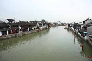 photo,material,free,landscape,picture,stock photo,Creative Commons,Zhujiajiao canal, white wall, canal, I am painted in red, tile