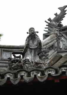 photo,material,free,landscape,picture,stock photo,Creative Commons,Yuyuan Garden roof sculpture, Joss house garden, Buddhist priest, roof tile, Chinese building