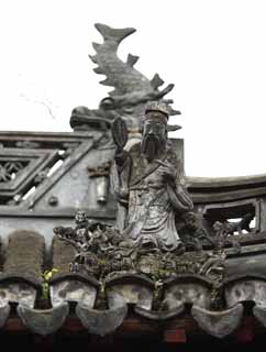 photo,material,free,landscape,picture,stock photo,Creative Commons,Yuyuan Garden roof sculpture, Joss house garden, Buddhist priest, roof tile, Chinese building