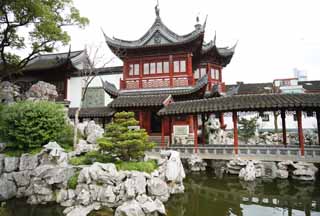 Foto, materiell, befreit, Landschaft, Bild, hat Foto auf Lager,Yuyuan-Garten, Joss Hausgarten, bedachter Durchgang, der Gebude in Verbindung bringt, Chinesischer Essensstil, Teich