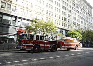 photo,material,free,landscape,picture,stock photo,Creative Commons,A ladder car, fire engine, fire engine, ladder car, fire