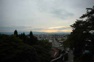 Foto, materiell, befreit, Landschaft, Bild, hat Foto auf Lager,Die Dmmerung von Aizu Wakamatsu, Aizu, Gebude, Eine Rolltreppe, Strae