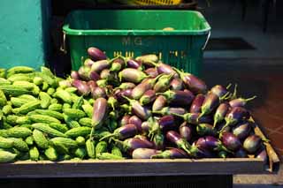 Foto, materieel, vrij, landschap, schilderstuk, bevoorraden foto,Een aubergine en een bittere kalebas, Plantaardige winkel, Een aubergine, Bittere kalebas, 