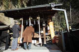 photo,material,free,landscape,picture,stock photo,Creative Commons,Zeniarai-benten Shrine Hongu, bell, Worship, Wife of chief zen-priest, Money-making