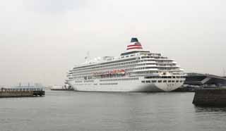 photo,material,free,landscape,picture,stock photo,Creative Commons,Luxurious passenger liner Asuka II, The sea, ship, large pier, Yokohama