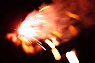 photo,material,free,landscape,picture,stock photo,Creative Commons,The brightness of holdings fireworks, Flame, Smoke, Play, Brightness