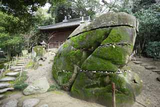 photo,material,free,landscape,picture,stock photo,Creative Commons,Koraku-en Garden loving look temple, lattice window, Kannon image, Rock shaped like a noble's headgear, Tradition architecture