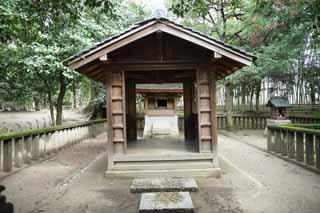 photo,material,free,landscape,picture,stock photo,Creative Commons,Koraku-en Garden Yuka Shrine, Shinto shrine, professional jester, I am wooden, Tradition architecture