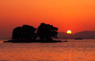 photo,material,free,landscape,picture,stock photo,Creative Commons,The setting sun of Lake Shinji-ko, The sun, The surface of the water, Bride Island, 100 selections of Japanese setting sun