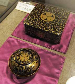 photo,material,free,landscape,picture,stock photo,Creative Commons,A crest of a noble family of Aoi, nest of boxes, wooden bowl, Lacquering, Gold leaf